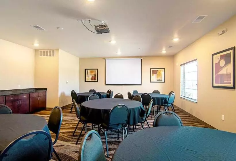 Cobblestone Hotel & Suites Paxton