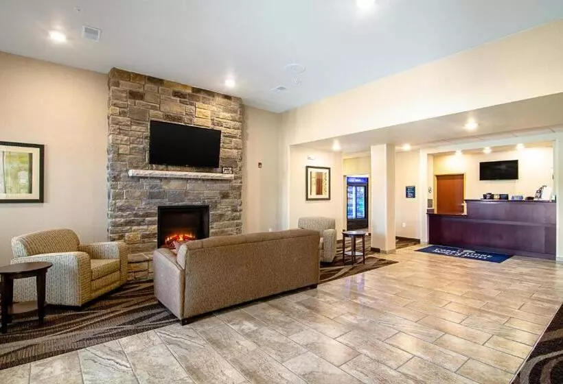 Cobblestone Hotel & Suites Paxton