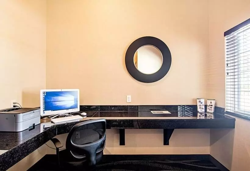 Cobblestone Hotel & Suites Paxton