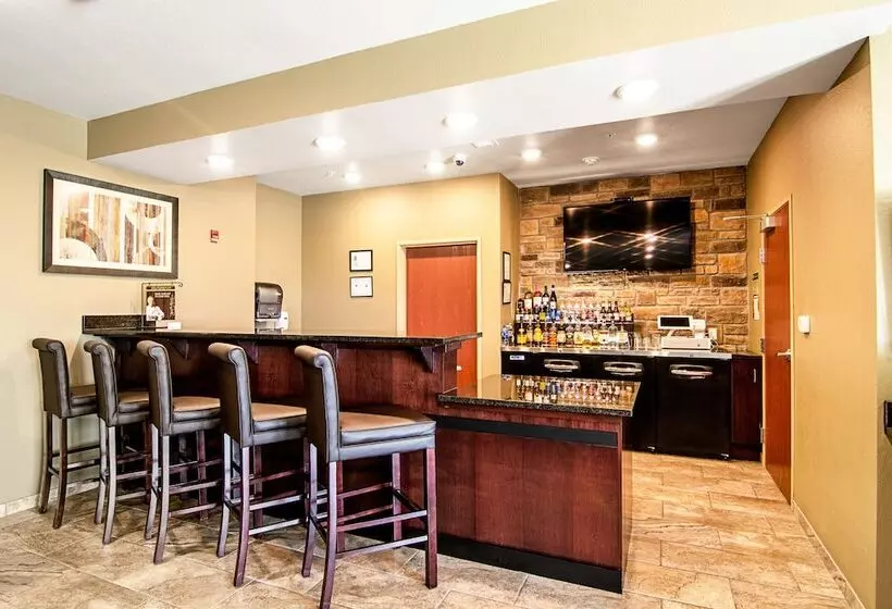 Cobblestone Hotel & Suites Paxton