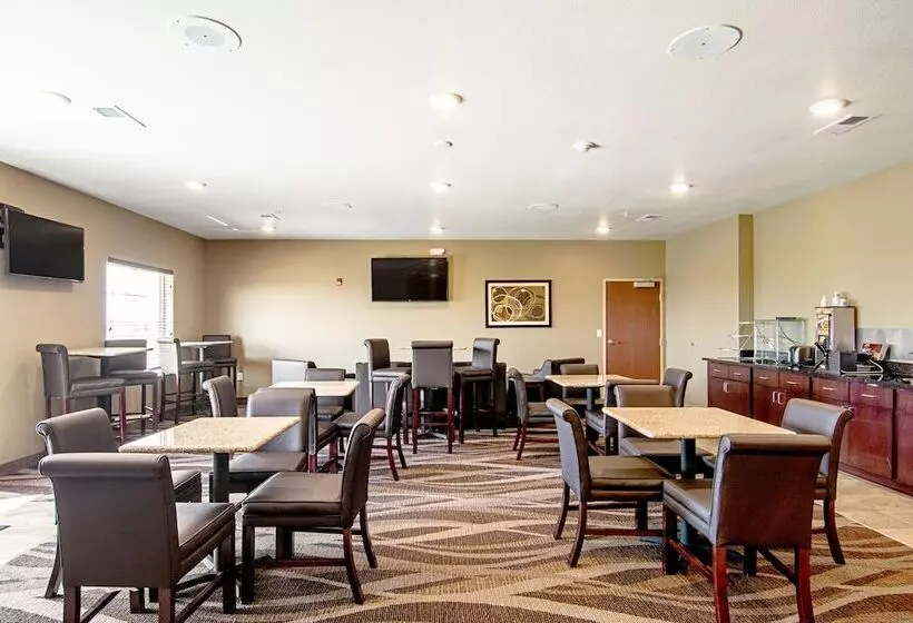 Cobblestone Hotel & Suites Paxton