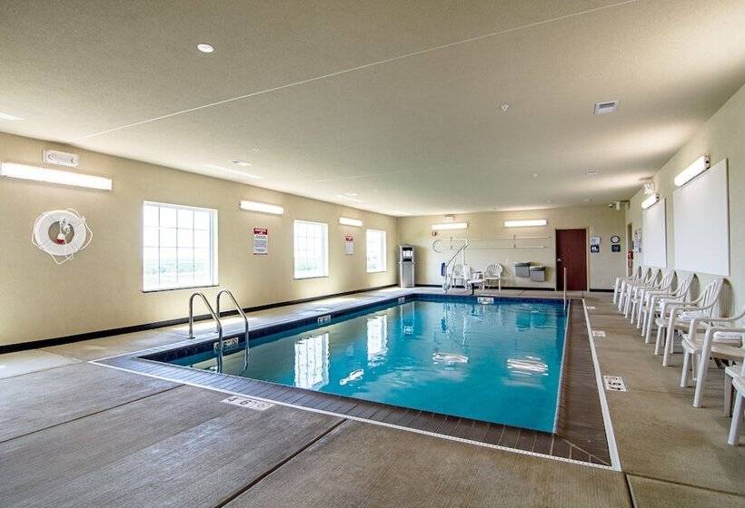 Cobblestone Hotel & Suites   Paxton