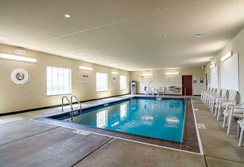 Cobblestone Hotel & Suites Paxton