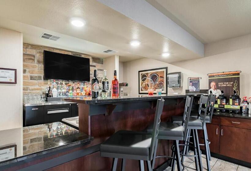 فندق Cobblestone Inn & Suites Lamoni