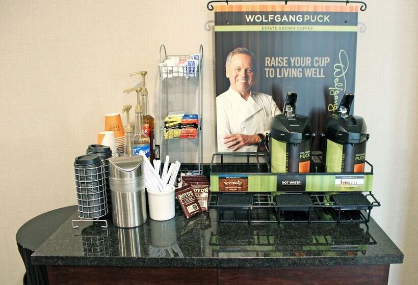 فندق Cobblestone Inn & Suites Lamoni