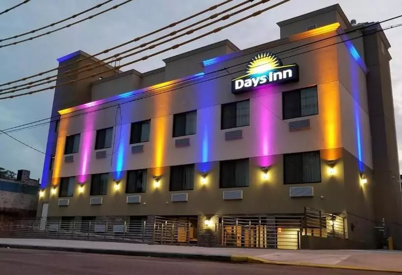 ホテル Days Inn By Wyndham Brooklyn Marine Park