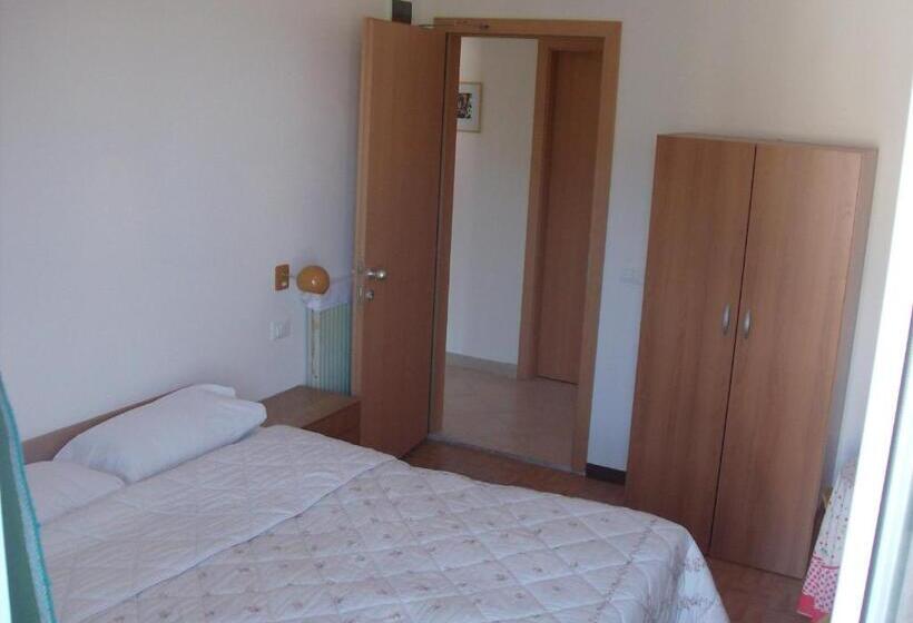 فندق Gasthaus Pension Flora