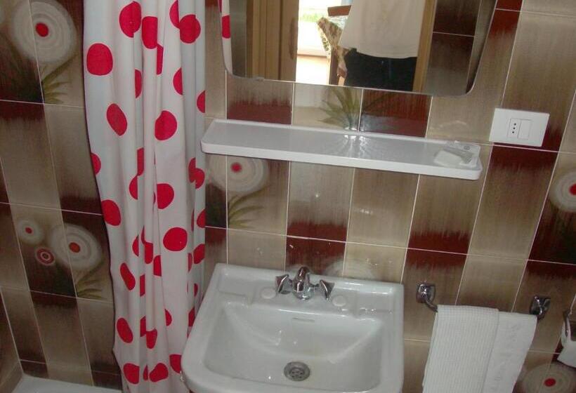 فندق Gasthaus Pension Flora