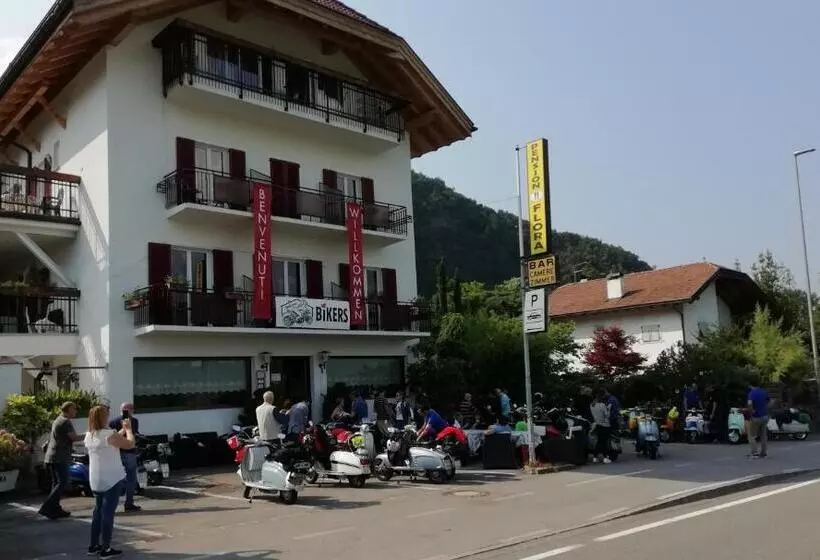 ホテル Gasthaus Pension Flora