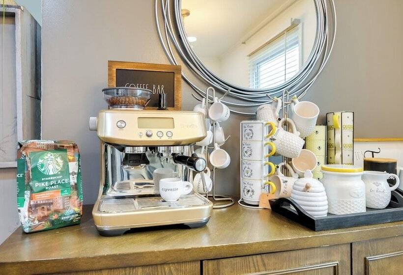 Fire Pit & Gazebo Luxe Severn Family Home!