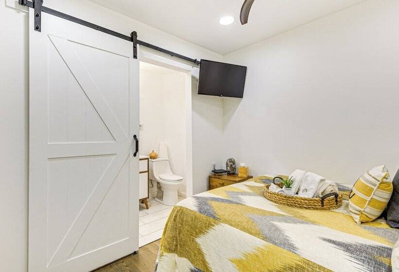 Fire Pit & Gazebo Luxe Severn Family Home!