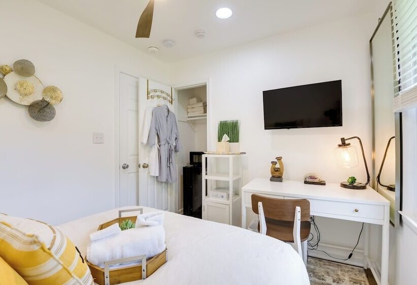 Fire Pit & Gazebo Luxe Severn Family Home!