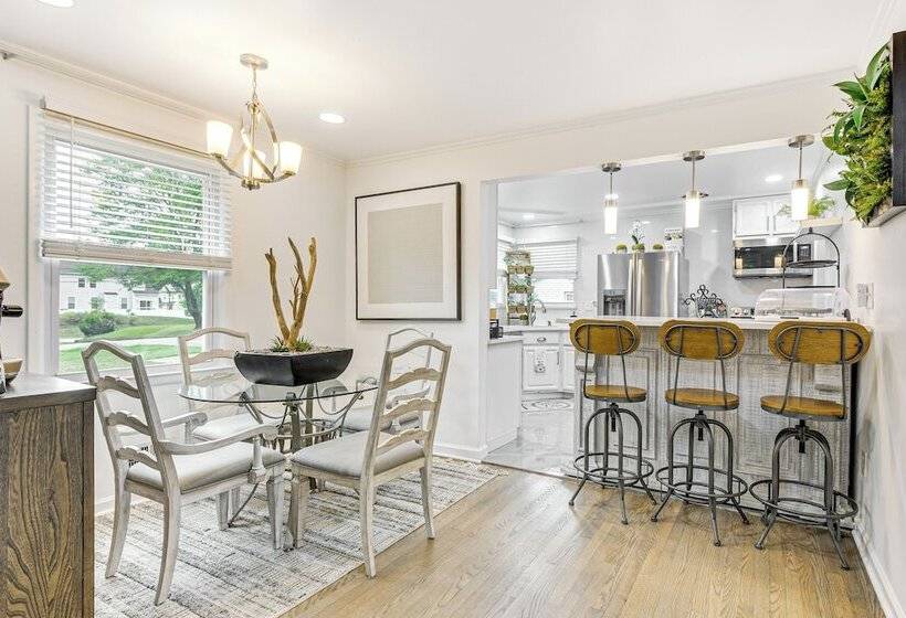 Fire Pit & Gazebo Luxe Severn Family Home!