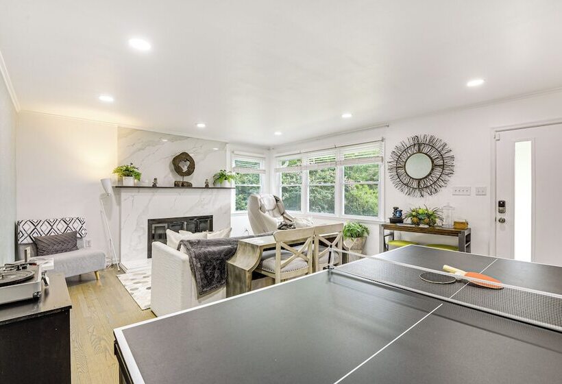 Fire Pit & Gazebo Luxe Severn Family Home!