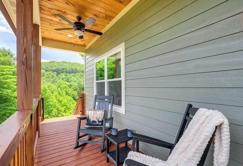 Secluded Retreat W/ Hot Tub, 10 Mi To Asheville!