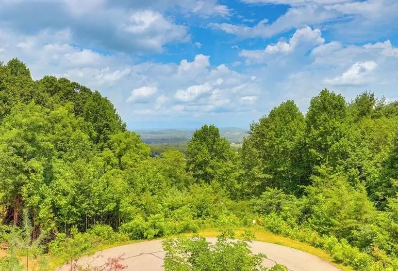 Secluded Retreat W/ Hot Tub, 10 Mi To Asheville!