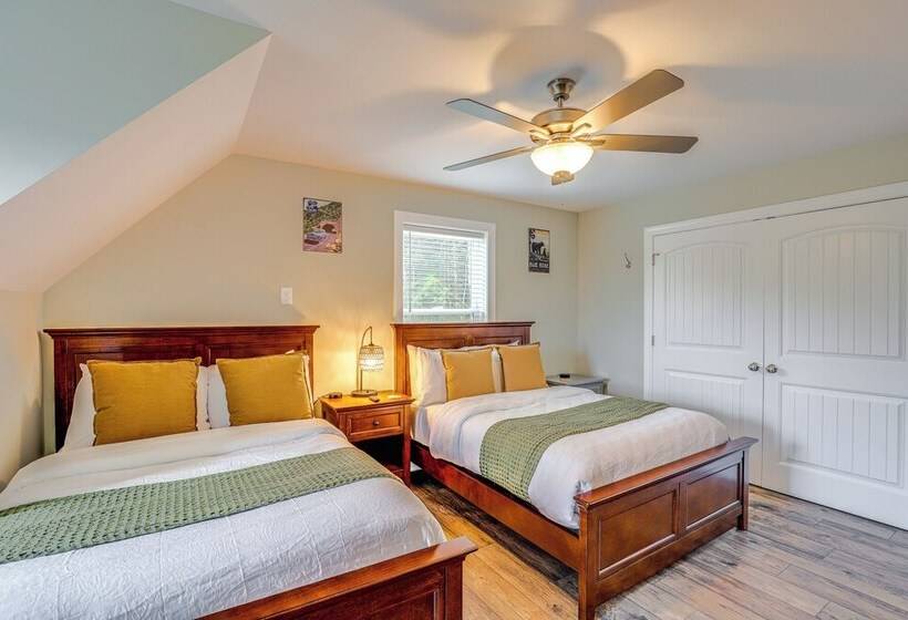 Secluded Retreat W/ Hot Tub, 10 Mi To Asheville!