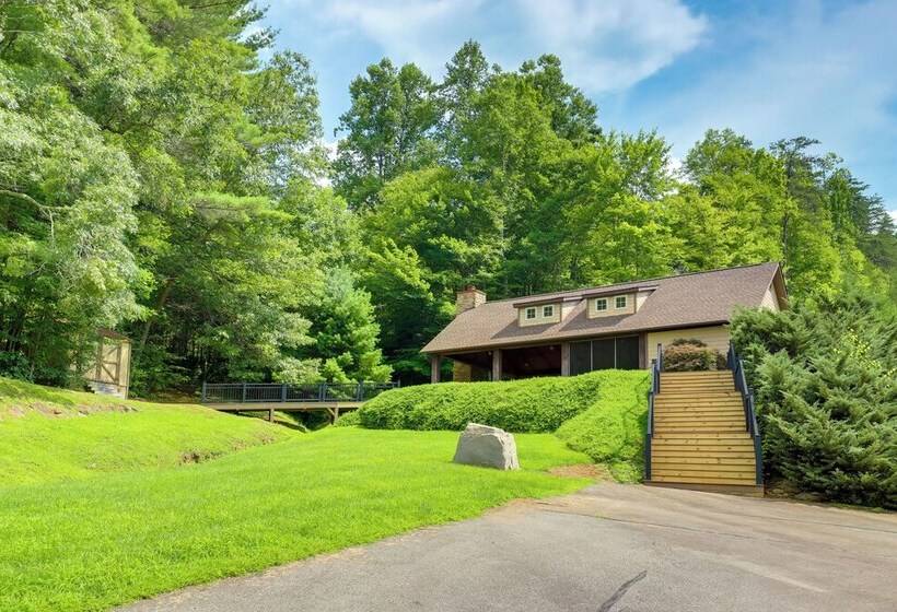Secluded Retreat W/ Hot Tub, 10 Mi To Asheville!