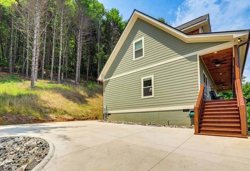 Secluded Retreat W/ Hot Tub, 10 Mi To Asheville!