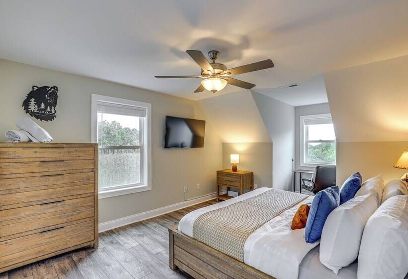 Secluded Retreat W/ Hot Tub, 10 Mi To Asheville!