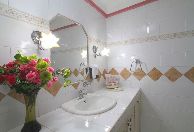 تختخواب و صبحانه Hostal Los Balcones