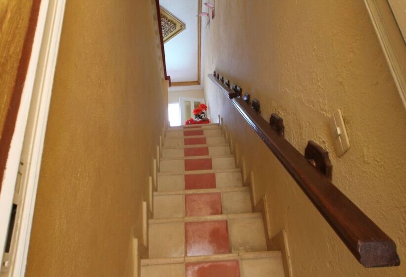 تختخواب و صبحانه Hostal Los Balcones