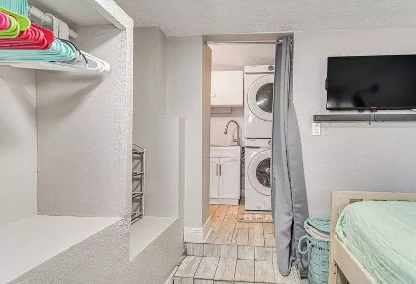 Colorful St Petersburg Gem W/ Patio, Near Beaches!