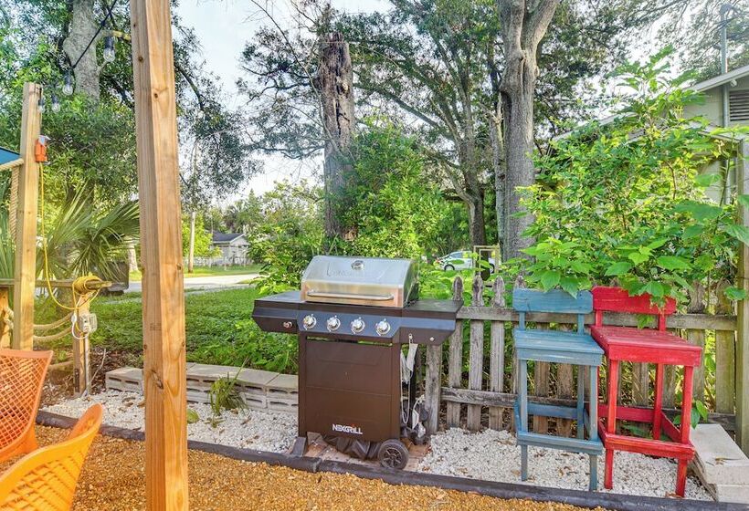 Colorful St Petersburg Gem W/ Patio, Near Beaches!