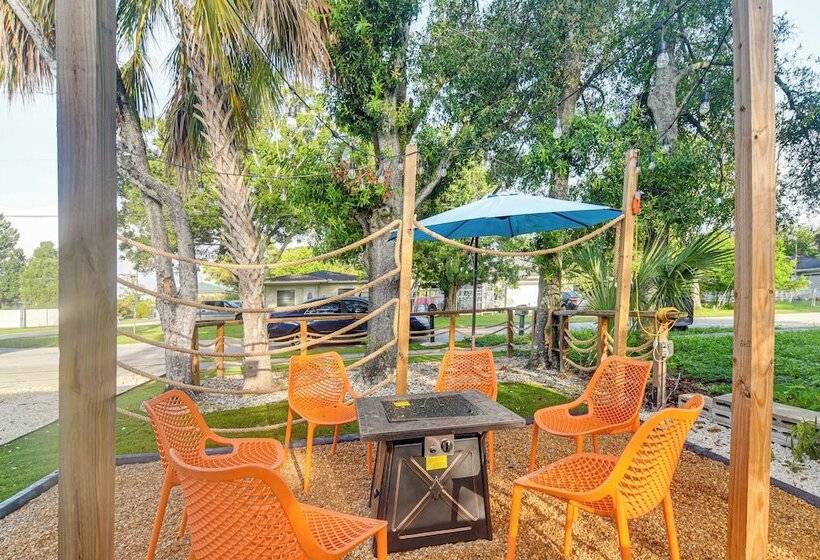 Colorful St Petersburg Gem W/ Patio, Near Beaches!