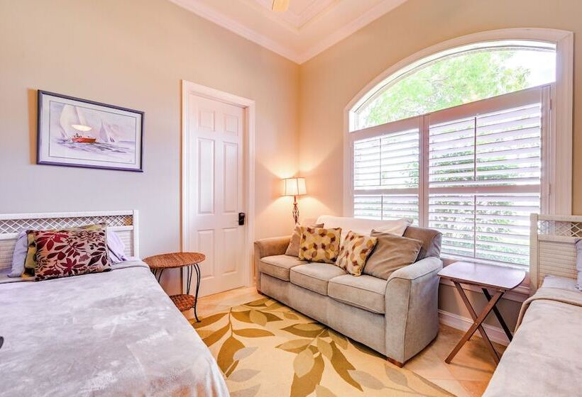 Marco Island Home W/ Private Pool: 3 Mi Beach!