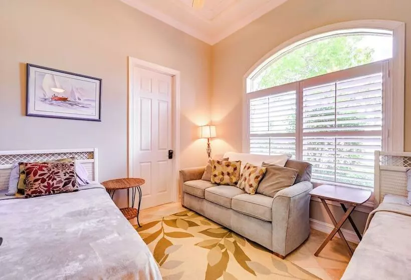 Marco Island Home W/ Private Pool: 3 Mi Beach!