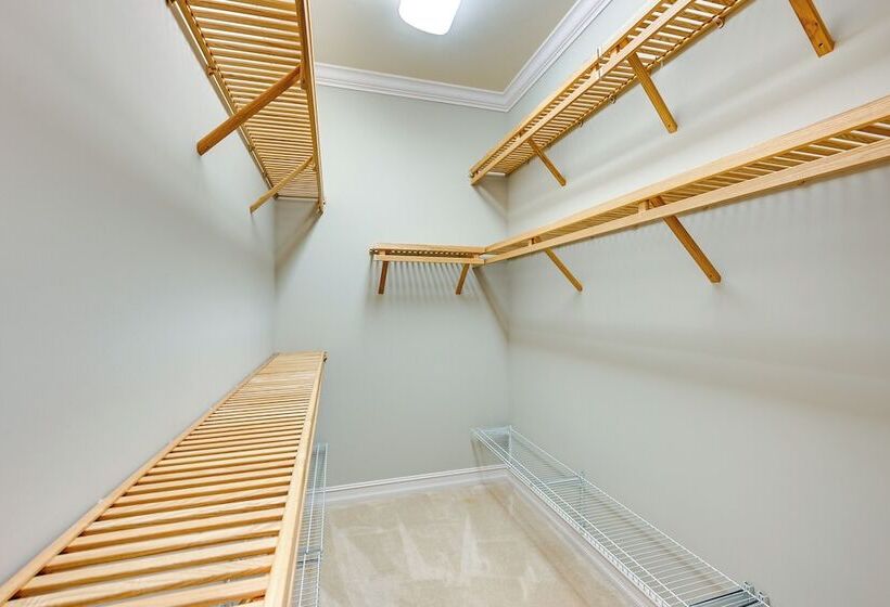 Marco Island Home W/ Private Pool: 3 Mi Beach!