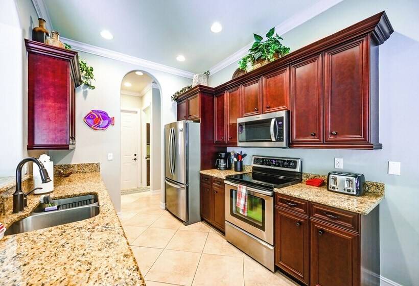 Marco Island Home W/ Private Pool: 3 Mi Beach!