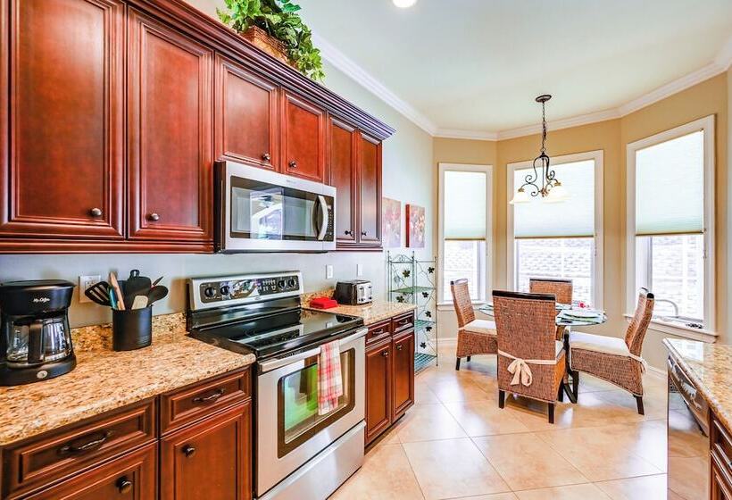 Marco Island Home W/ Private Pool: 3 Mi Beach!