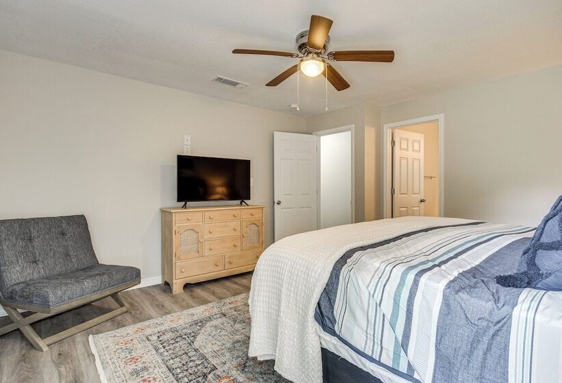 Modern Ocean Springs Home W/ 2 Patios & Gas Grill