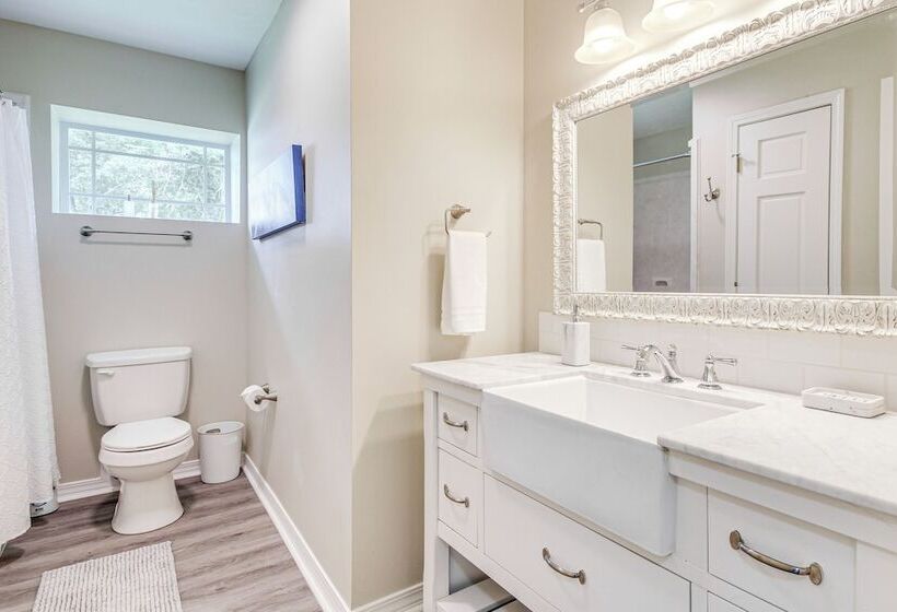 Modern Ocean Springs Home W/ 2 Patios & Gas Grill