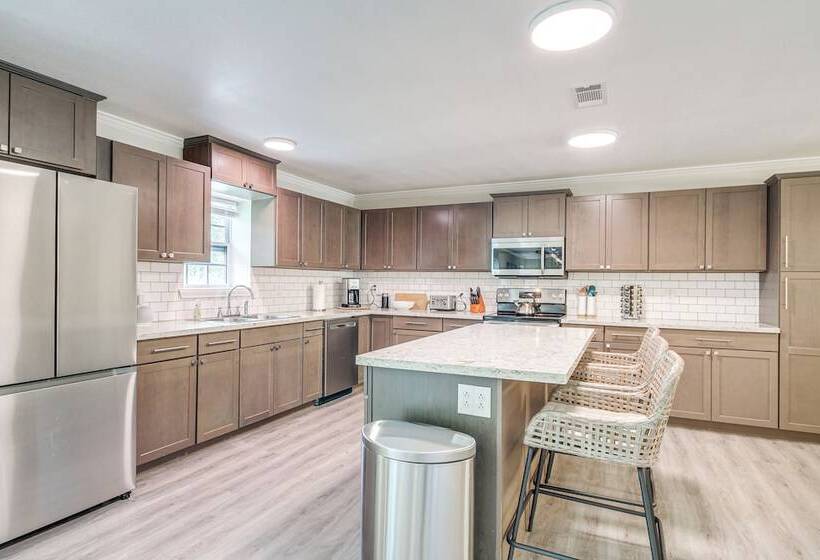 Modern Ocean Springs Home W/ 2 Patios & Gas Grill