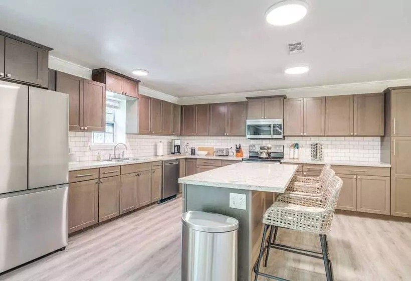 Modern Ocean Springs Home W/ 2 Patios & Gas Grill