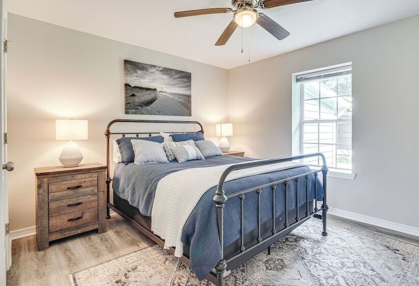 Modern Ocean Springs Home W/ 2 Patios & Gas Grill