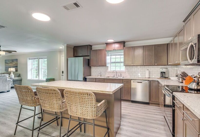 Modern Ocean Springs Home W/ 2 Patios & Gas Grill