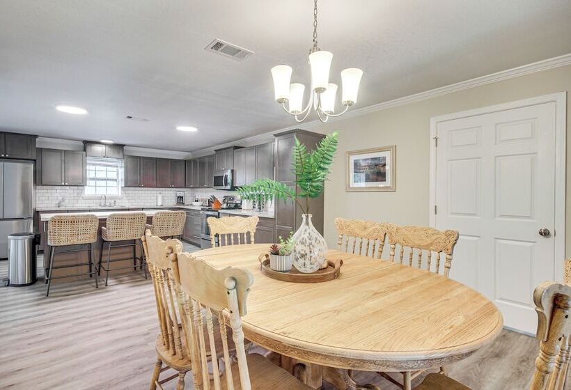 Modern Ocean Springs Home W/ 2 Patios & Gas Grill