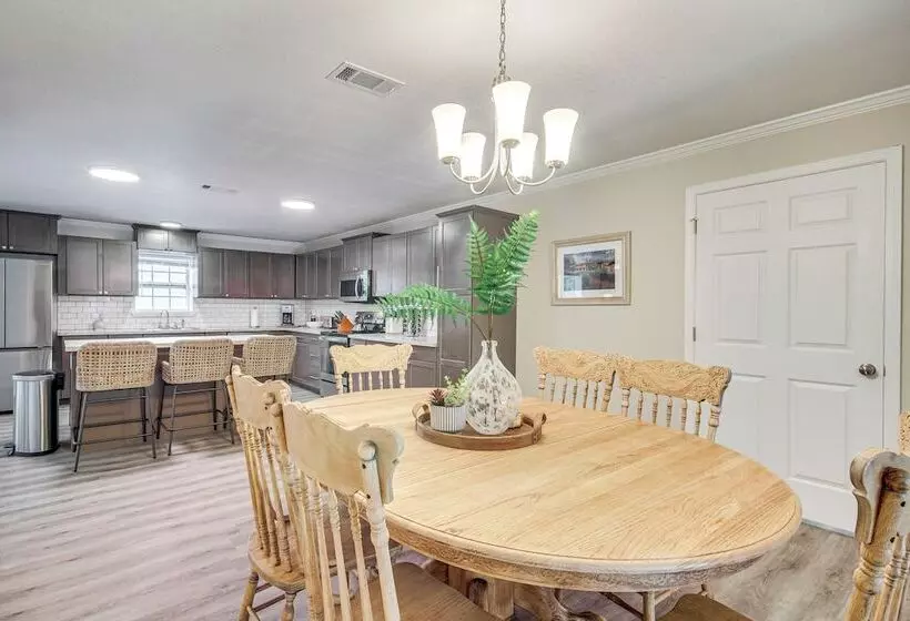 Modern Ocean Springs Home W/ 2 Patios & Gas Grill