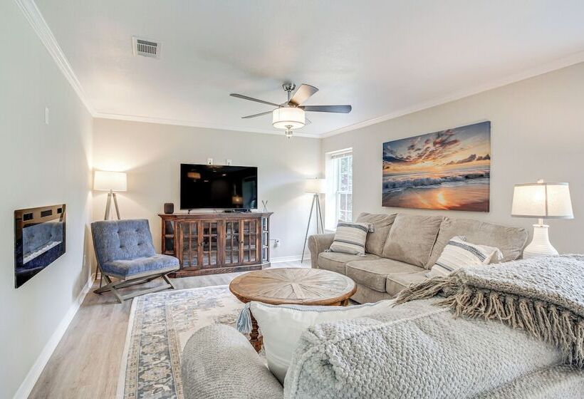 Modern Ocean Springs Home W/ 2 Patios & Gas Grill