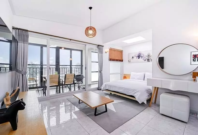 Yeosu Nochedelmar Pension