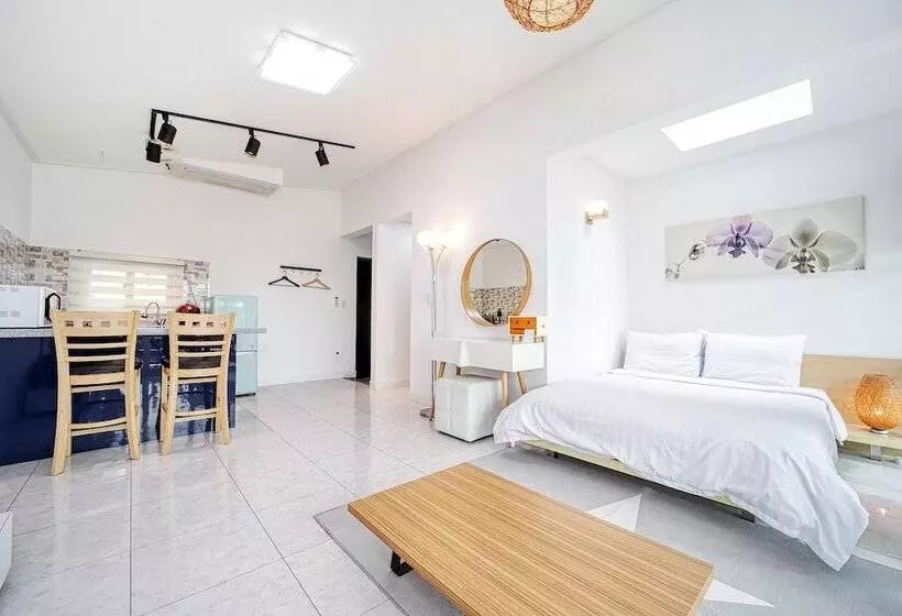 Yeosu Nochedelmar Pension