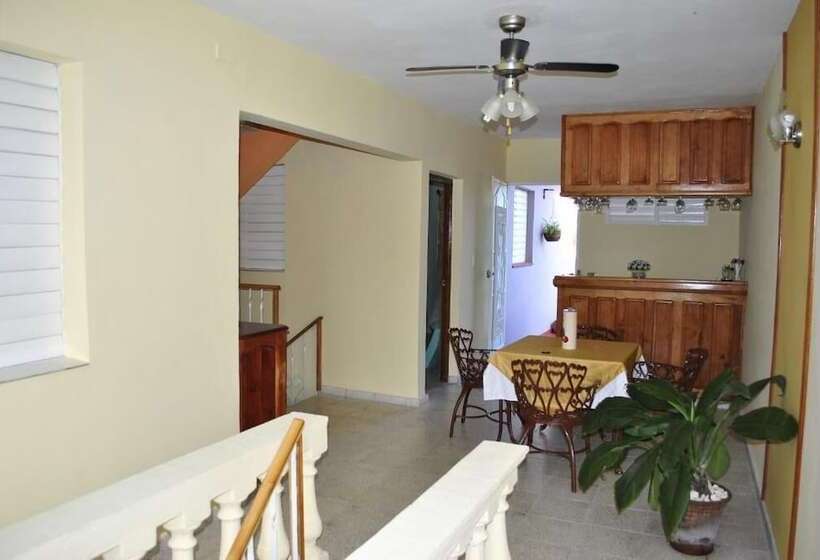 پانسیون Hostal D'sara