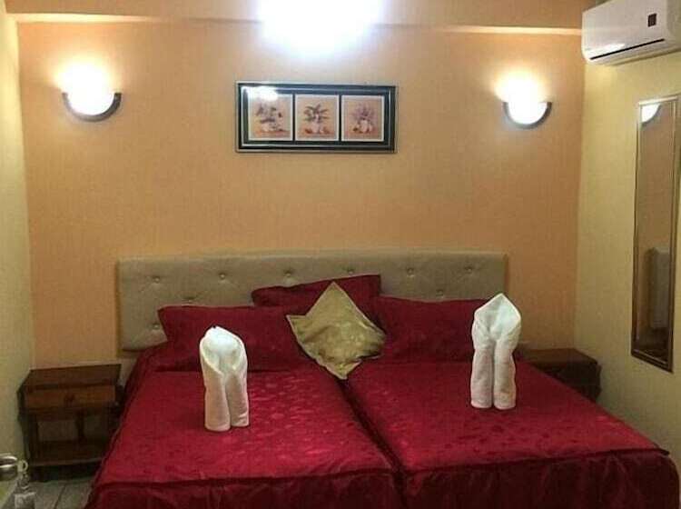 پانسیون Hostal D'sara