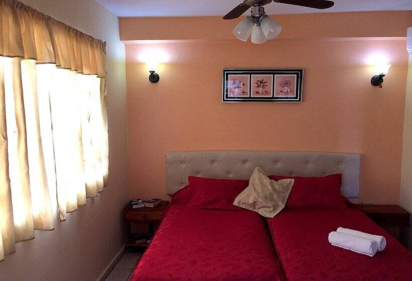 پانسیون Hostal D'sara