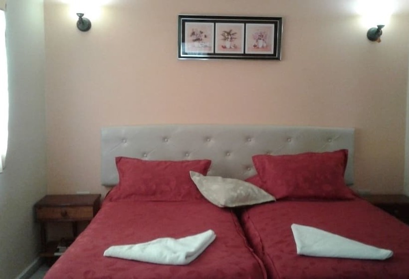 پانسیون Hostal D'sara