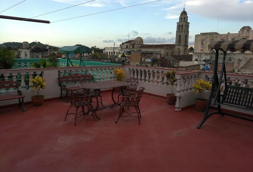 پانسیون Hostal D'sara